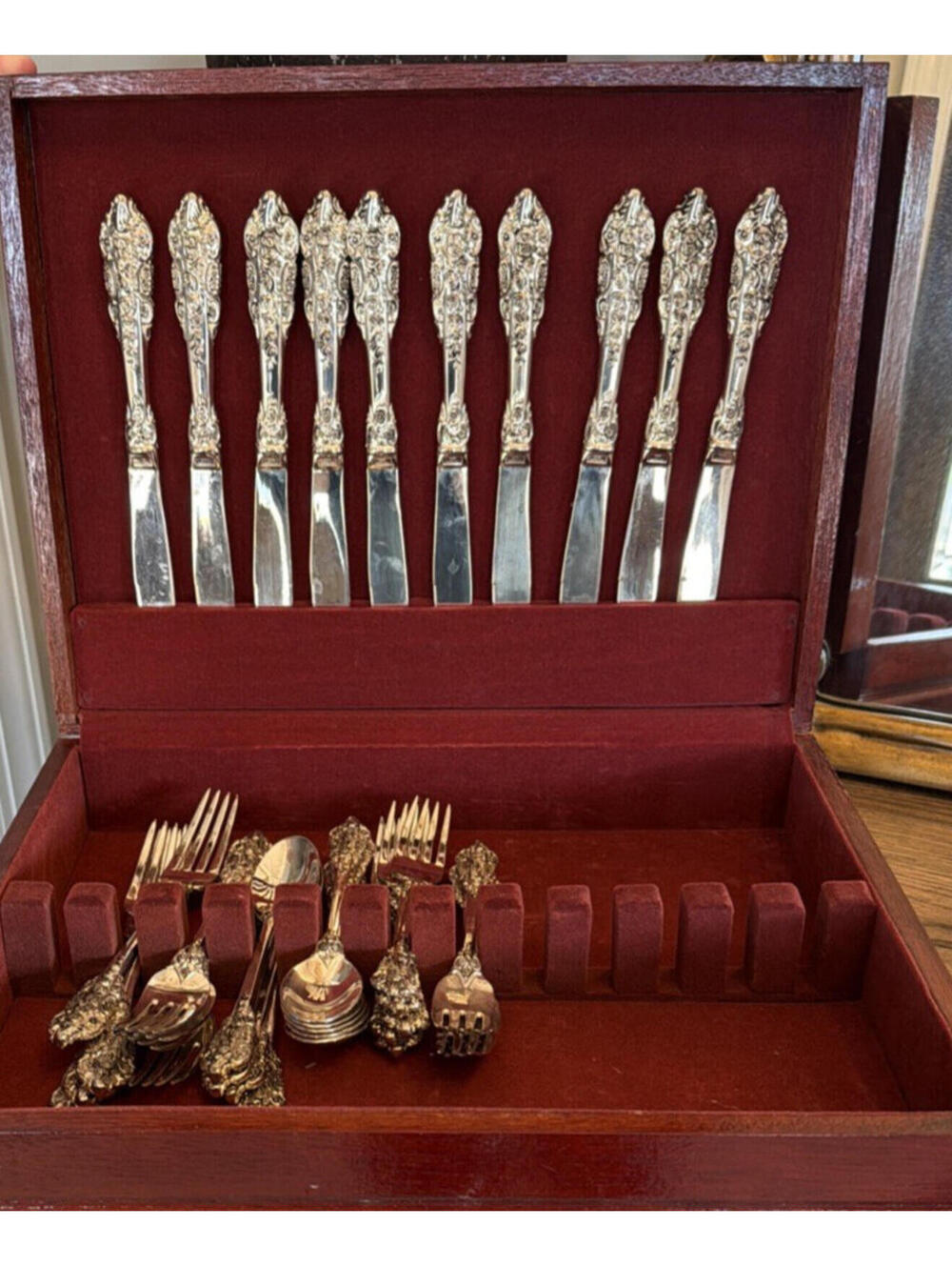 FB Rogers Grand Antique Flatware Set with Chest - Service for 8 Plus – 35 Pieces